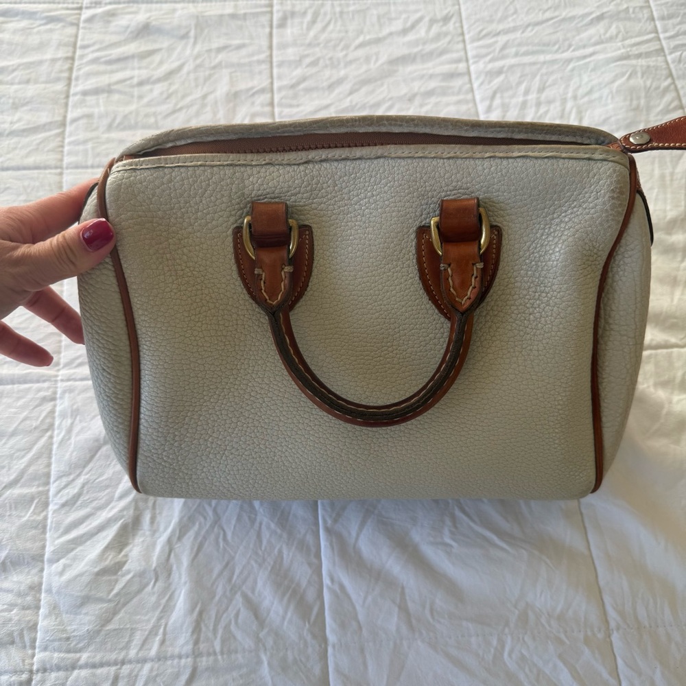 Dooney and Bourke Elegant Cream and Brown Leather Handbag - Picture 3 of 6